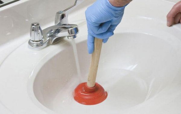 Засор канализации в частном доме: средства для очистки и инструкция их применения Засор канализации в частном доме: средства для очистки и инструкция их применения