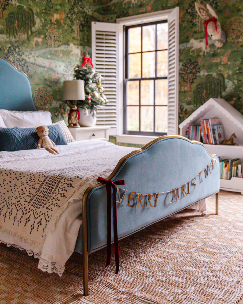 Большой и красивый дом американского блогера, элегантно украшенный к праздникам Большой и красивый дом американского блогера, элегантно украшенный к праздникам