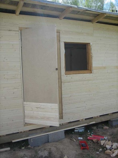 Как построить бытовку из дерева, на металлическом каркасе Как построить бытовку из дерева, на металлическом каркасе