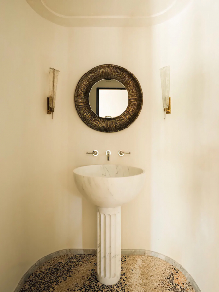 Чудесная вилла 80х на лазурном берегу, окруженная экзотическим садом Чудесная вилла 80х на лазурном берегу, окруженная экзотическим садом