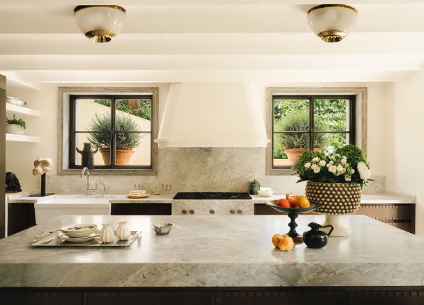 Чудесная вилла 80х на лазурном берегу, окруженная экзотическим садом Чудесная вилла 80х на лазурном берегу, окруженная экзотическим садом