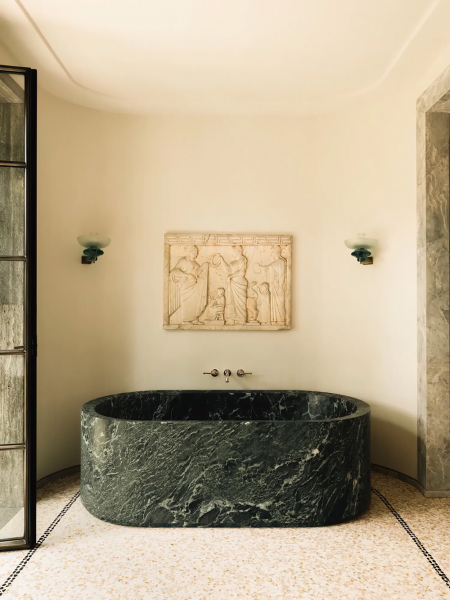 Чудесная вилла 80х на лазурном берегу, окруженная экзотическим садом Чудесная вилла 80х на лазурном берегу, окруженная экзотическим садом