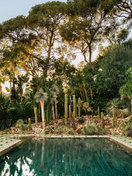 Чудесная вилла 80х на лазурном берегу, окруженная экзотическим садом Чудесная вилла 80х на лазурном берегу, окруженная экзотическим садом