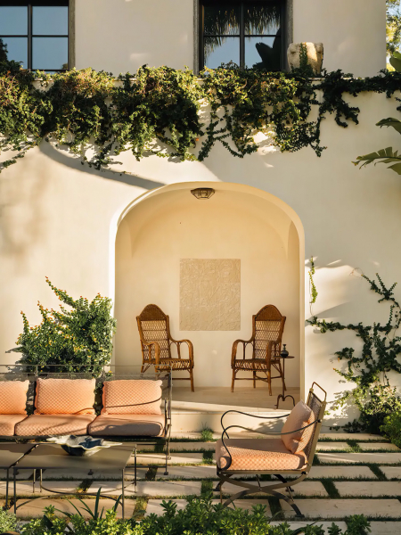 Чудесная вилла 80х на лазурном берегу, окруженная экзотическим садом Чудесная вилла 80х на лазурном берегу, окруженная экзотическим садом