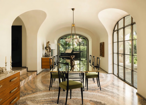 Чудесная вилла 80х на лазурном берегу, окруженная экзотическим садом Чудесная вилла 80х на лазурном берегу, окруженная экзотическим садом