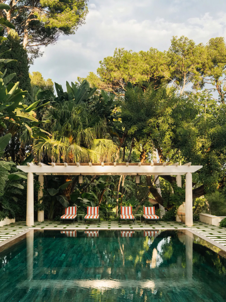 Чудесная вилла 80х на лазурном берегу, окруженная экзотическим садом Чудесная вилла 80х на лазурном берегу, окруженная экзотическим садом