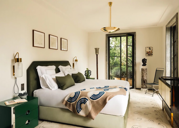 Чудесная вилла 80х на лазурном берегу, окруженная экзотическим садом Чудесная вилла 80х на лазурном берегу, окруженная экзотическим садом