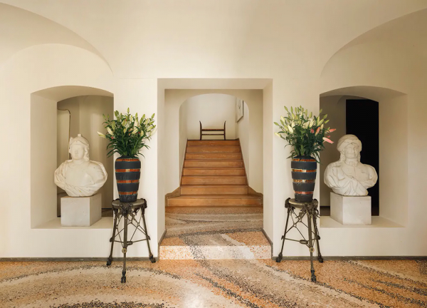 Чудесная вилла 80х на лазурном берегу, окруженная экзотическим садом Чудесная вилла 80х на лазурном берегу, окруженная экзотическим садом