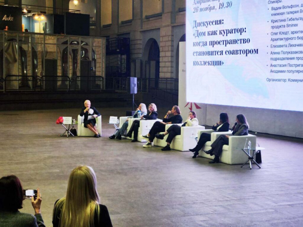 Дом как куратор: когда пространство становится соавтором коллекции Дом как куратор: когда пространство становится соавтором коллекции