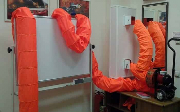 Установка для удаления огнетушащих веществ и продуктов горения Установка для удаления огнетушащих веществ и продуктов горения