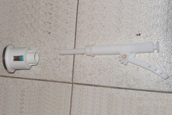 Как провести ремонт унитаза своими руками: разбор распространенных поломок Как провести ремонт унитаза своими руками: разбор распространенных поломок