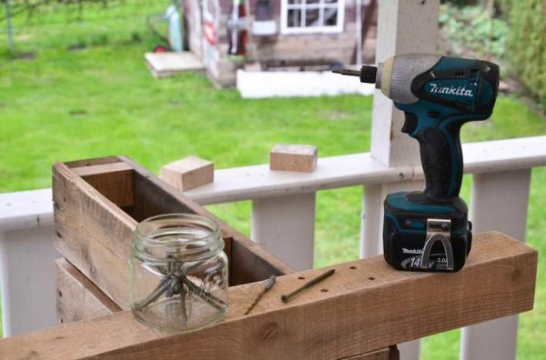 Как сделать скамейку: оригинальные идеи (чертежи, фотоотчеты) Как сделать скамейку: оригинальные идеи (чертежи, фотоотчеты)