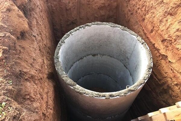 Как сооружается выгребная яма из бетонных колец: схемы + пошаговое руководство Как сооружается выгребная яма из бетонных колец: схемы + пошаговое руководство