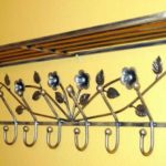 Выбираем настенную вешалку в прихожую Выбираем настенную вешалку в прихожую