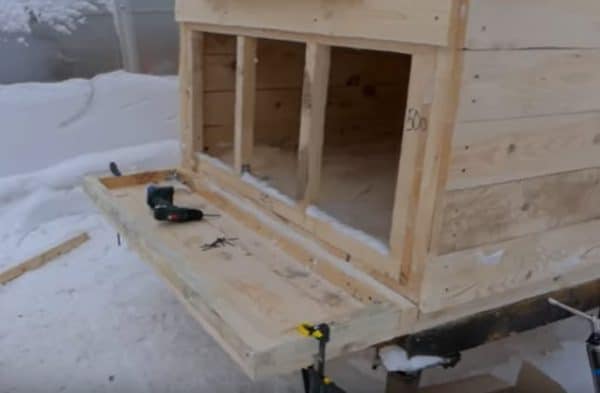 Курятник своими руками: предварительная подготовка и пошаговая инструкция изготовления Курятник своими руками: предварительная подготовка и пошаговая инструкция изготовления