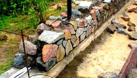 Строительство забора из натурального камня Строительство забора из натурального камня