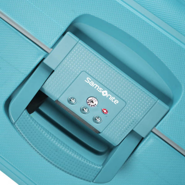 Чемодан на колесах поможет при переезде, а для туристов такая вещь абсолютно незаменима Чемодан на колесах поможет при переезде, а для туристов такая вещь абсолютно незаменима