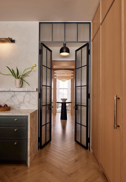 Эта современная резиденция в нью-йорке — результат объединения двух лофтов на разных уровнях Эта современная резиденция в нью-йорке — результат объединения двух лофтов на разных уровнях