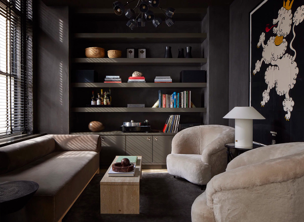 Эта современная резиденция в нью-йорке — результат объединения двух лофтов на разных уровнях Эта современная резиденция в нью-йорке — результат объединения двух лофтов на разных уровнях