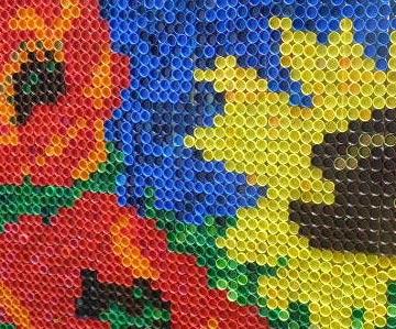 Забор из крышек от пластиковых бутылок Забор из крышек от пластиковых бутылок