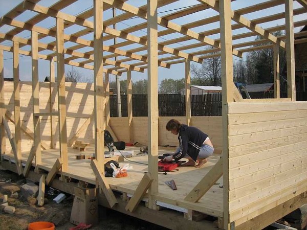 Как построить бытовку из дерева, на металлическом каркасе Как построить бытовку из дерева, на металлическом каркасе