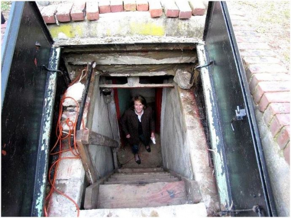 Убежище для семьи: как построить бункер своими руками Убежище для семьи: как построить бункер своими руками