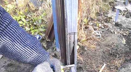 Как правильно врезать замок в калитку из профнастила Как правильно врезать замок в калитку из профнастила