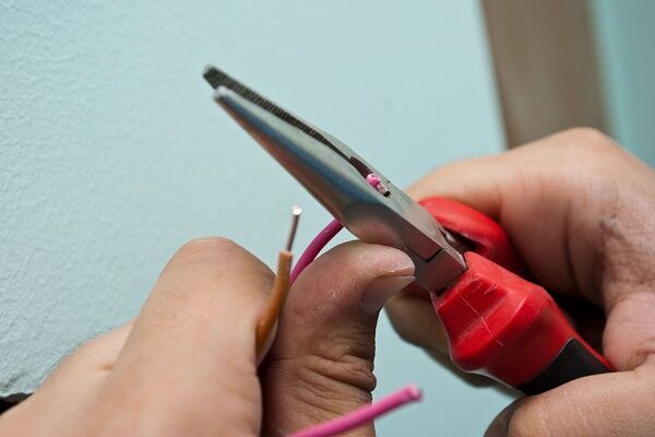 Как установить выключатель света: пошаговые инструкции для подключения типовых выключателей Как установить выключатель света: пошаговые инструкции для подключения типовых выключателей