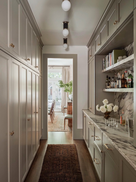 Как дизайнер claire staszak придала безликому новую дому в чикаго характера и элегантности