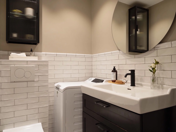 Красивые настенные панели и цветочные обои: уютная квартира в гётеборге Красивые настенные панели и цветочные обои: уютная квартира в гётеборге