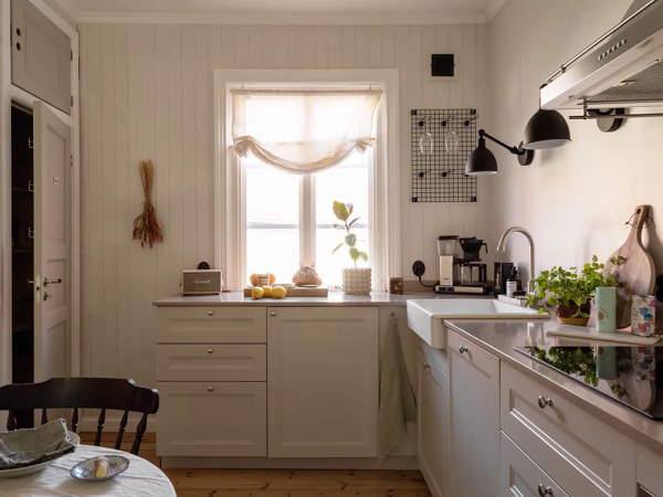 Красивые настенные панели и цветочные обои: уютная квартира в гётеборге Красивые настенные панели и цветочные обои: уютная квартира в гётеборге