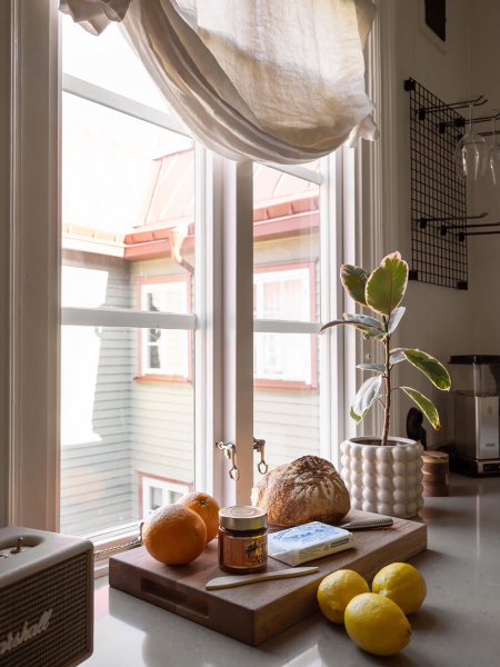 Красивые настенные панели и цветочные обои: уютная квартира в гётеборге Красивые настенные панели и цветочные обои: уютная квартира в гётеборге