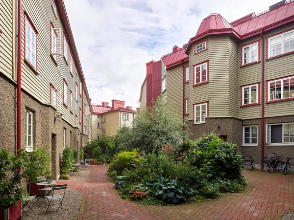 Красивые настенные панели и цветочные обои: уютная квартира в гётеборге Красивые настенные панели и цветочные обои: уютная квартира в гётеборге