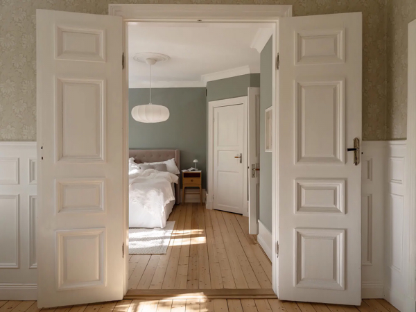 Красивые настенные панели и цветочные обои: уютная квартира в гётеборге Красивые настенные панели и цветочные обои: уютная квартира в гётеборге