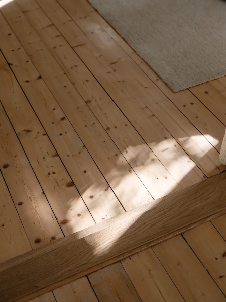 Красивые настенные панели и цветочные обои: уютная квартира в гётеборге Красивые настенные панели и цветочные обои: уютная квартира в гётеборге