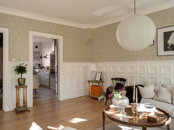 Красивые настенные панели и цветочные обои: уютная квартира в гётеборге Красивые настенные панели и цветочные обои: уютная квартира в гётеборге