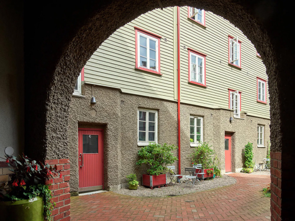 Красивые настенные панели и цветочные обои: уютная квартира в гётеборге Красивые настенные панели и цветочные обои: уютная квартира в гётеборге