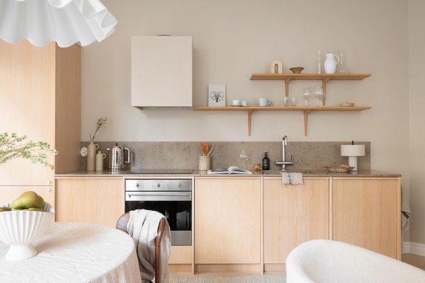 Кремовый интерьер современной скандинавской квартиры (66 кв. М)