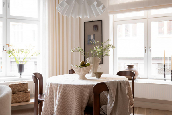 Кремовый интерьер современной скандинавской квартиры (66 кв. М)