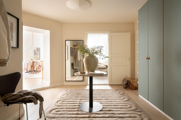 Кремовый интерьер современной скандинавской квартиры (66 кв. М)