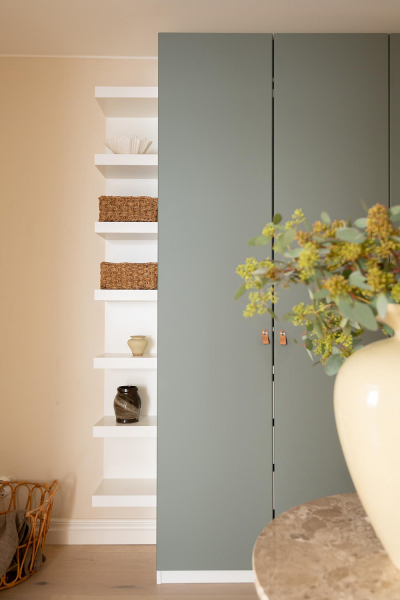 Кремовый интерьер современной скандинавской квартиры (66 кв. М)