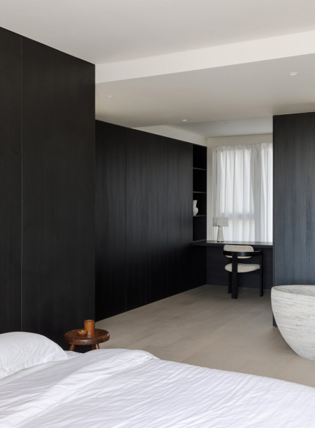 Модный минималистичный интерьер с тёмной мебелью в китае Модный минималистичный интерьер с тёмной мебелью в китае