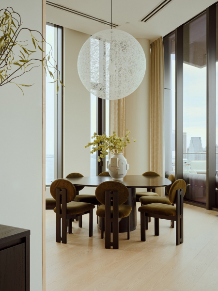 Молочные интерьеры современной резиденции в нью-йоркской высотке Молочные интерьеры современной резиденции в нью-йоркской высотке