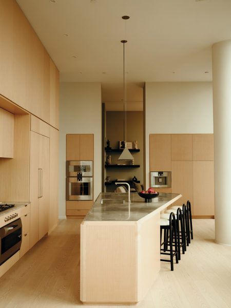 Молочные интерьеры современной резиденции в нью-йоркской высотке Молочные интерьеры современной резиденции в нью-йоркской высотке