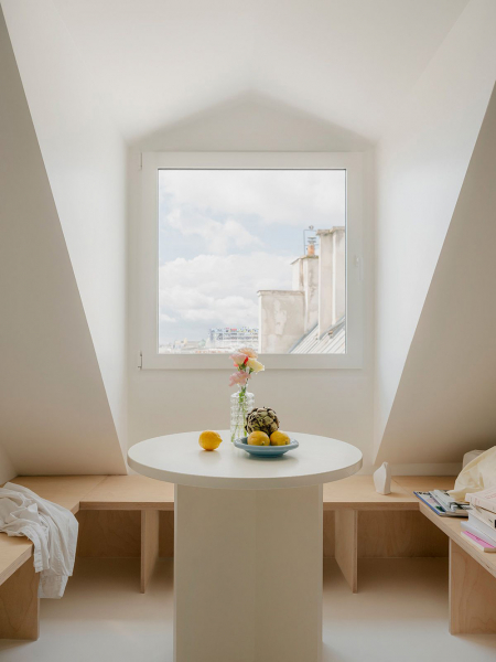 Невероятно маленькая квартира на чердаке в париже (18 кв. М)