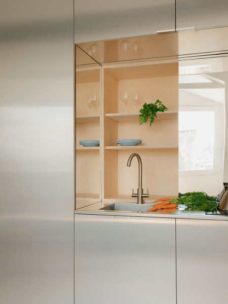 Невероятно маленькая квартира на чердаке в париже (18 кв. М)