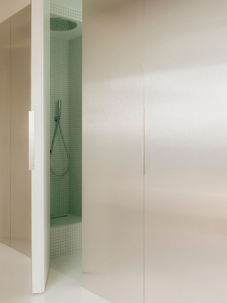 Невероятно маленькая квартира на чердаке в париже (18 кв. М)