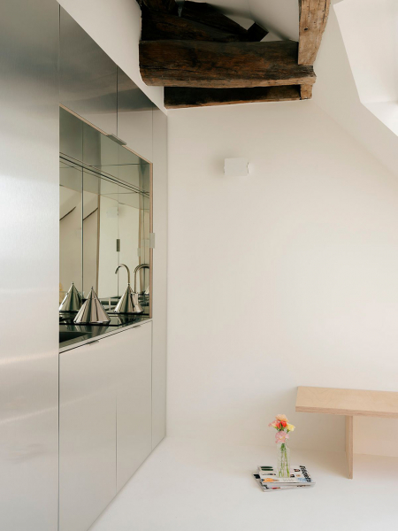 Невероятно маленькая квартира на чердаке в париже (18 кв. М)