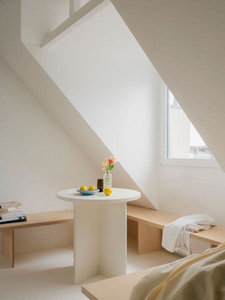 Невероятно маленькая квартира на чердаке в париже (18 кв. М)