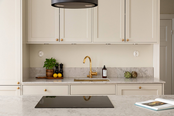 Открытая гостиная и пастельные тона: светлый и нежный интерьер в стокгольме (53 кв. М)